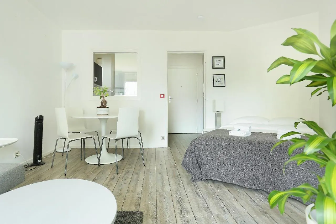 Apartment Montparnasse / Avenue Du Maine Paris
